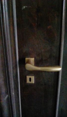 PORTA INTERNA REALIZZATA ARTIGIANALMENTE IN PINO MASSELLO