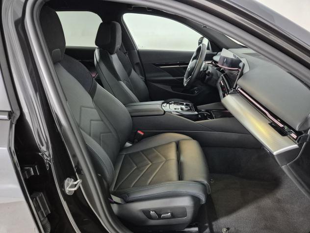 BMW Serie 5 G61 Touring 520d Touring 48V xdrive auto - Foto 10