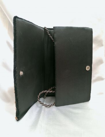 BELLISSIMA POCHETTE DA SERA RICAMATA IN ORO CON PIETRE DURE NUOVA, INDIA. - Foto 6