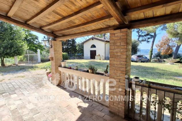 Casa indipendente di 400 m² con più di 5 locali e box auto in vendita a Pesaro - Foto 6