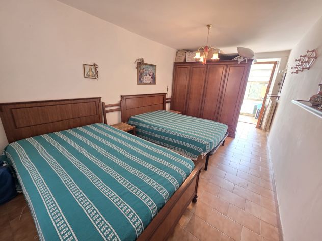 VALNERINA, CASA DI PAESE CON STEMMA MEDIEVALE E ANNESSI VICINO AL PONTE TIBETANO - Foto 5