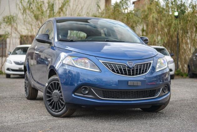 Lancia Ypsilon 1.0 FireFly 5 porte S&S Hybrid Silver