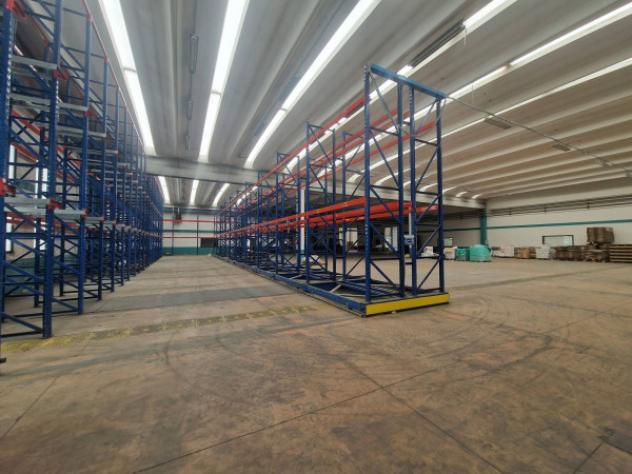 Immobile di 2950 m² con più di 5 locali in affitto a Inveruno - Foto 3