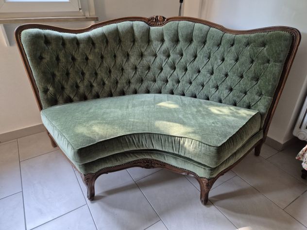 Divano stile Luigi XV restaurato in velluto verde