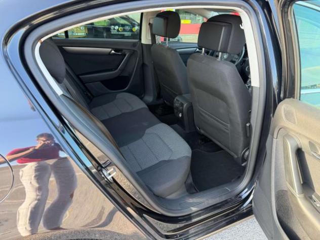 Volkswagen Passat Berlina 1.6 tdi Comfortline - Foto 10