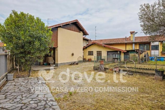 Villa di 144 m² con 4 locali in vendita a Angera