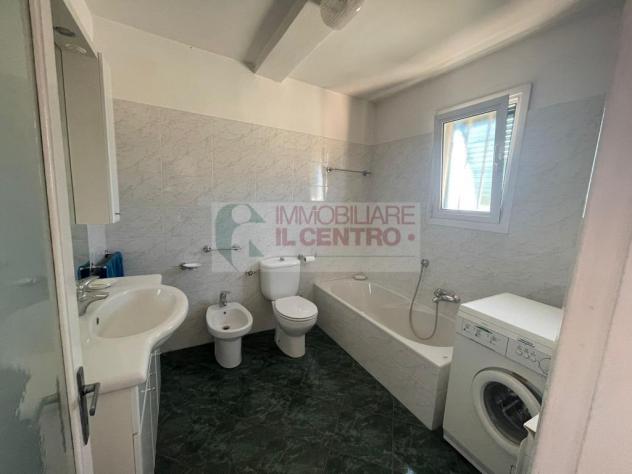 Fabbricato indipendente di ampia metratura con terreno - Foto 10