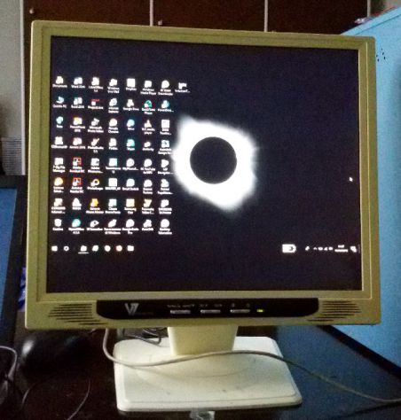 Monitor LCD 17" VIDEOSEVEN V17PS con casse