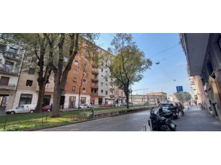 MILANO Cenisio - panoramico trilocale arredato a nuovo