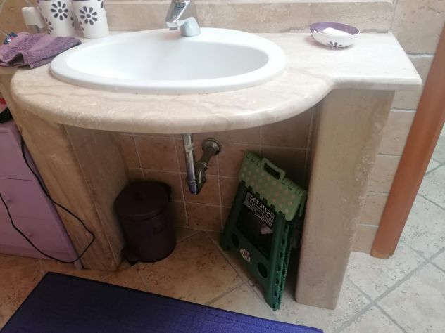 lavandino bagno con pianale