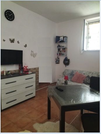 Acilia-Dragona: Locale C/2 con Ampio Giardino Privato
