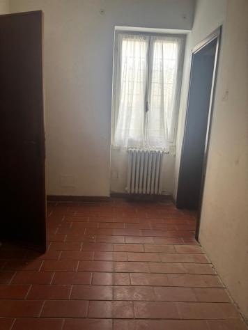 VILLA SINGOLA CON DUE APPARTAMENTI DA PARZIALMENTE RISTRUTTURARE - Foto 16