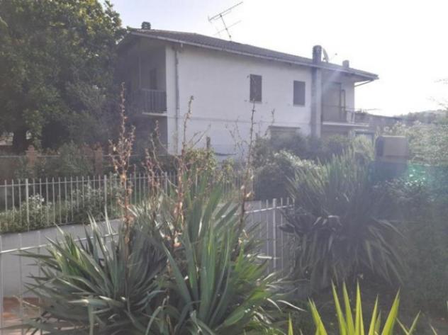 Immobile in asta di 270 m² con più di 5 locali e box auto in vendita a Terni - Foto 2