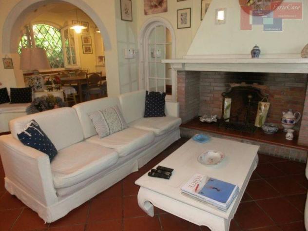Villetta bifamiliare in affitto a Forte dei Marmi 230 mq Rif: 1031566