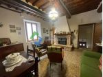 Terra-tetto in pietra e magazzino indipendente nell’antico borgo di Tocchi, &hellip;