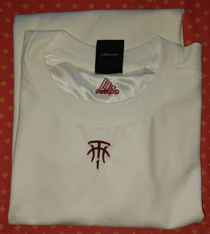 Completo ADIDAS, canotta e pantaloncini TMAC bianchi.