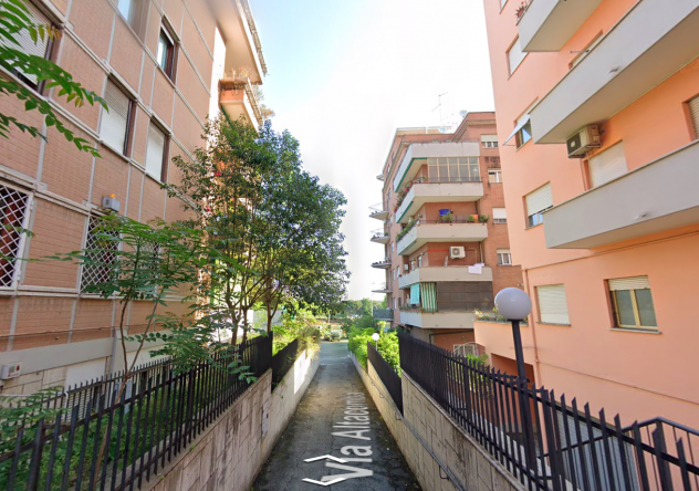 EUR MAGLIANA TRILOCALE ARREDATO CON BALCONE