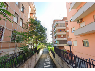EUR MAGLIANA TRILOCALE ARREDATO CON BALCONE