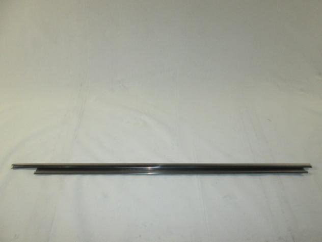 4463837 RASCHIAVETRO PROFILO ESTERNO CROMATO PORTA ANTERIORE DESTRA FIAT RITMO SUPER 1.3 B 5P RICAMBIO NUOVO