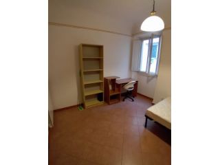 Camera in via Montebello per studentessa