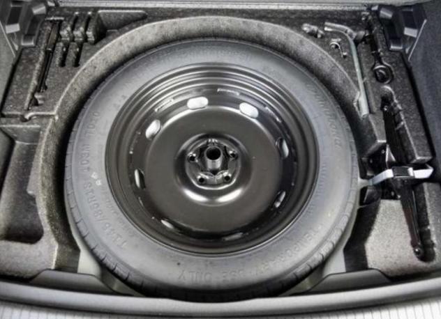 VOLKSWAGEN Tiguan 1.6 TDI SCR Urban BlueMotion Technology rif. 15353672 - Foto 8