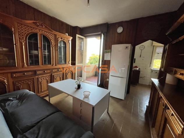 AMPIO TRILOCALE CON BALCONI E BOX/CANTINA - Foto 16