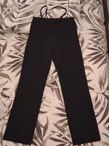 2 paia Pantaloni Donna Basic neri, elasticizzati, uno lungo e uno Pinocchietto - Foto 2
