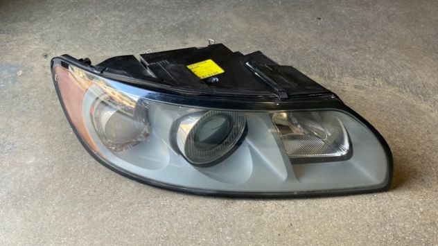 Faro anteriore DX Volvo V50 del 2006 (31335222)