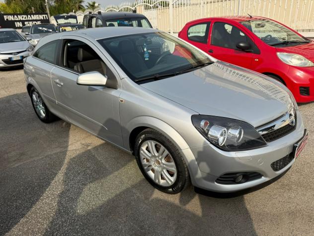 Opel Astra GTC 1.7 CDTI 110CV 3 porte Cosmo - Foto 3