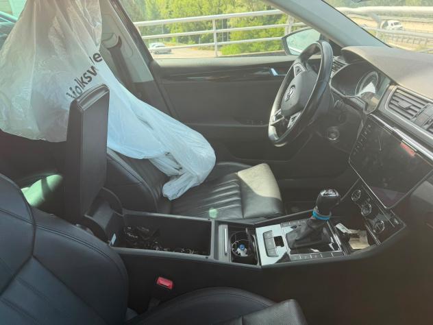 Skoda Superb 2.0 TDI 190 CV SCR DSG 4x4 Wagon Laurin&Klement - Foto 9