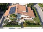 Villa di 270 m² con più di 5 locali e box auto doppio in vendita a Castelfr &hellip;