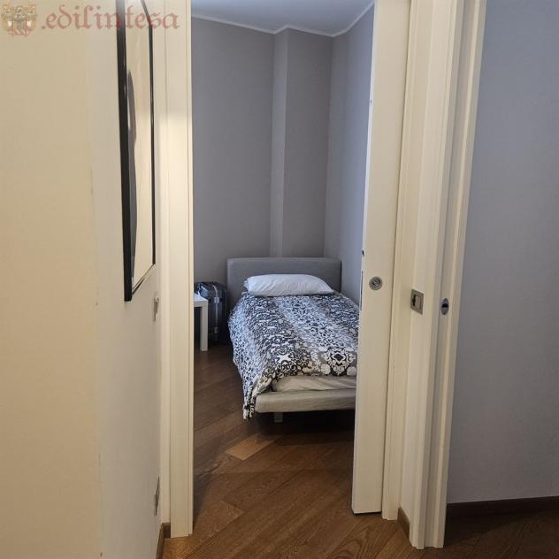 AFFITTO - TRILOCALE ELEGANTEMENTE ARREDATO IN CENTRO STORICO DI MONZA CON POSTO AUTO COPERTO - Foto 15