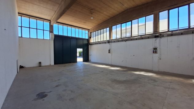 URGNANO AFFITTASI CAPANNONE 170 MQ VIA PROVINCIALE