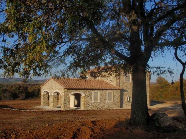 UN BEL CASALE ... i particolari decideteli Voi