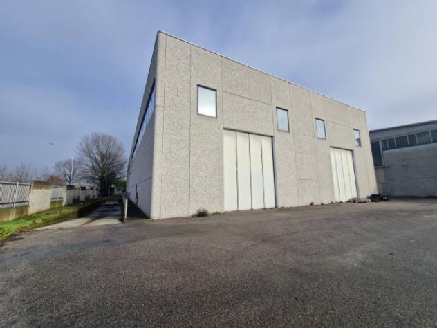 Immobile di 4000 m² con 1 locale in affitto a Lainate