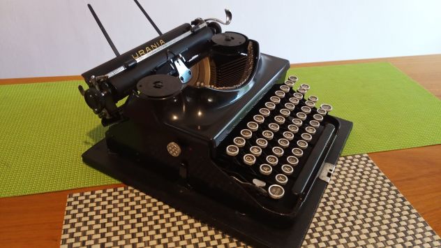 Macchina da scrivere: Urania Klein Piccola - Made in Germany - degli anni 30'