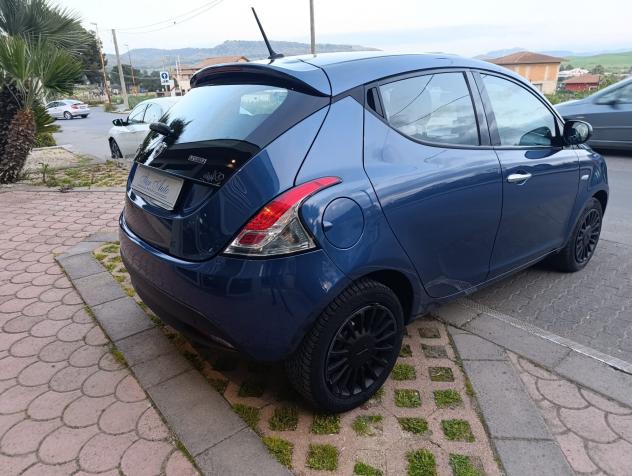 Lancia Ypsilon 1.0 FireFly 5 porte S&S Hybrid Silver - Foto 4