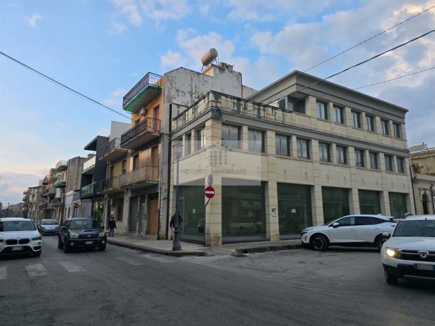 VENDITA IMMOBILE COMMERCIALE