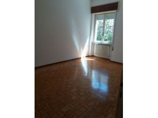 Borgo Trento affittasi ampio trilocale con terrazzo