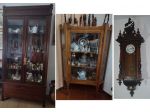 Vetrina in legno, angoliera in legno, orologio a pendolo (anche separati)