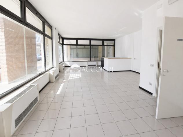 NEGOZIO di 1 vani e di 84 mq (MONTEBELLUNA) rif. PE10