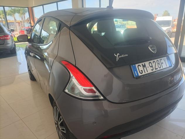 Lancia Ypsilon 1.0 Fire 2023 Hybrid Gold - Foto 5