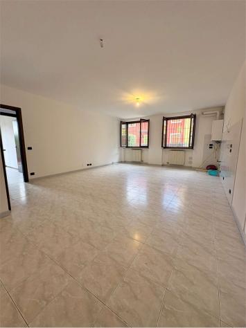 V005511 - APPARTAMENTO QUADRILOCALE AL PIANO TERRA CON TAVERNA E GARAGE - Foto 6