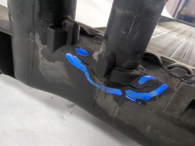 51780659 RADIATORE ACQUA FIAT QUBO 1.3 D 59KW 5M 4P (2015) RICAMBIO USATO SUPPORTO DANNEGGIATO - Foto 4