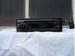 RADIO SONY PER AUTO CON LETTORE CD. RICEVE TRE BANDE DI FREQUENZE FM MW LW