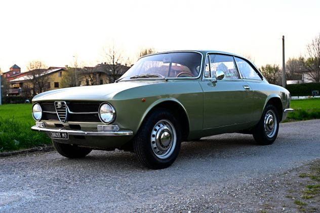 1.8L-Powered 1972 Alfa Romeo GT 1300 Junior - Foto 6