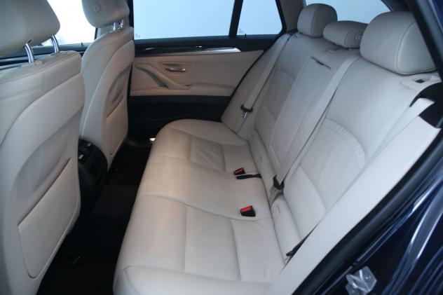 BMW Serie 5 520d Touring Aut. Cerchi in lega a V styling 331 da 19"/Interni in pelle Beige/Fari allo Xeno/Telecamera posteriore/Keyless system - Foto 8