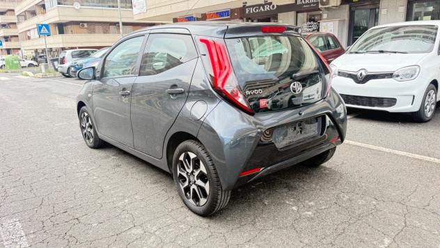 Toyota Aygo 1.0 VVT-i 72 CV 5 porte x-play MMT C.AUTOMATICO LED NAVI KAMERA PDC CERCHI 16 - Foto 4