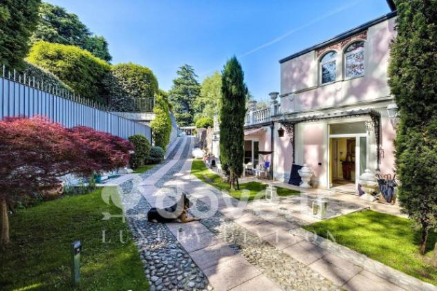Villa di 286 m² con più di 5 locali e posto auto in vendita a Varese - Foto 2