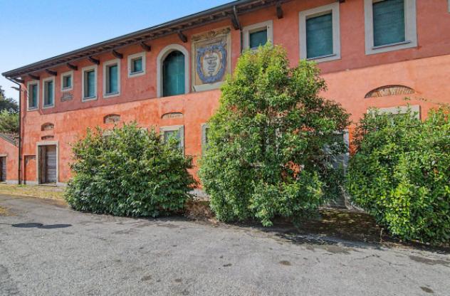 Attività / Licenza di 900 m² con più di 5 locali in vendita a San Zenone al Lambro
